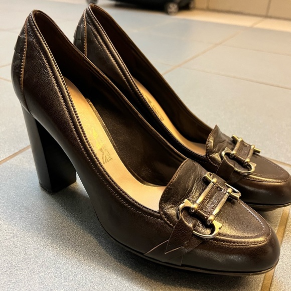 Women’s Vintage Ferragamo Pumps - Picture 3 of 3
